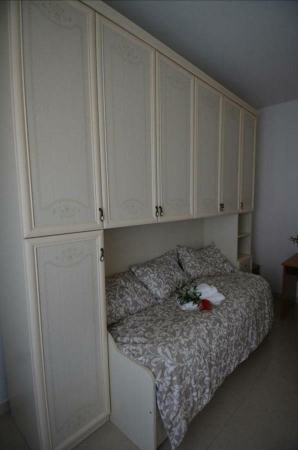 "La Casa Di Mariagrazia" Rooms Con Cucina Condivisa E Terrazza Sammichele Di Bari Luaran gambar